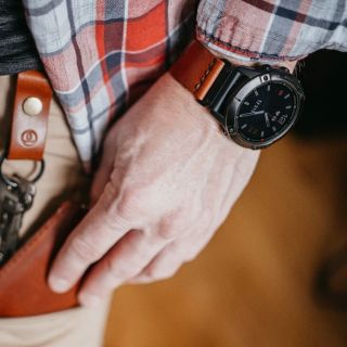 Poctivé řemeslo z poctivých materiálů. To jsou hodnoty, na kterých si zakládáme! #vidrabrand #hodinky #garminwatchstrap...